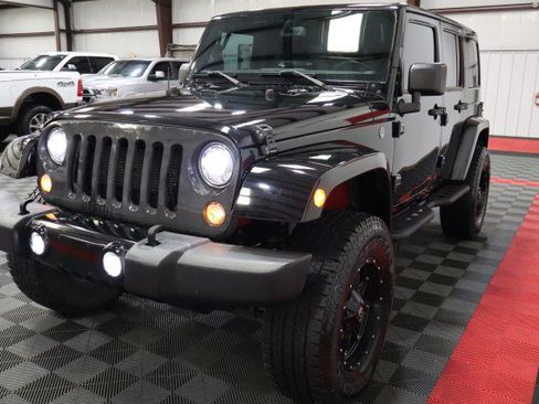Used 2017 Jeep Wrangler Unlimited Sahara w/ Connectivity Group AWD/4WD image 20