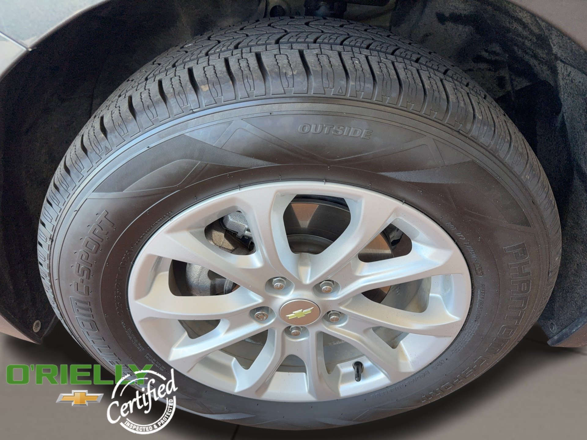 Used 2019 Chevrolet Equinox LT w/ LPO, Blackout Package FWD image 10