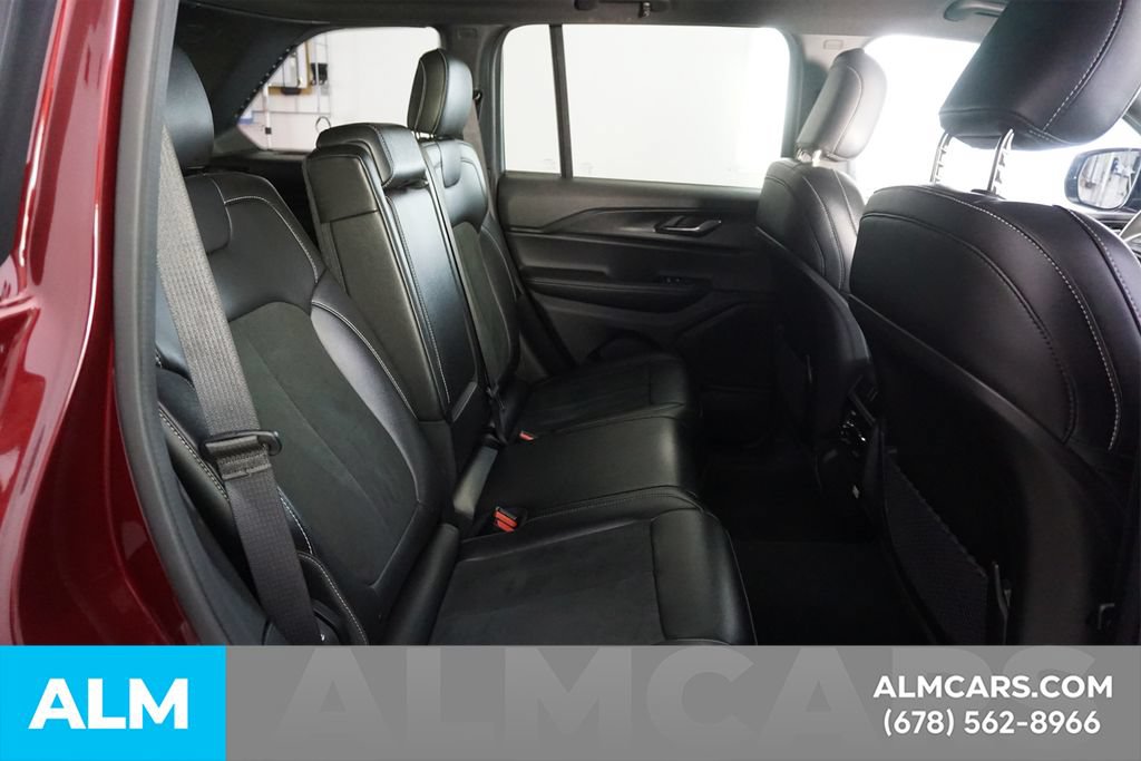 Used 2025 Jeep Grand Cherokee Altitude AWD/4WD image 19