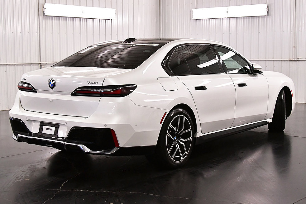 Used 2024 BMW 740i xDrive AWD/4WD image 7