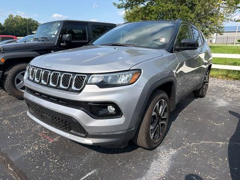 Used 2024 Jeep Compass Limited AWD/4WD image 2