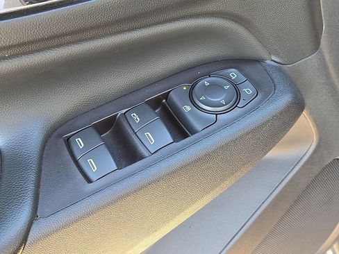 Used 2022 Chevrolet Equinox LT FWD image 22