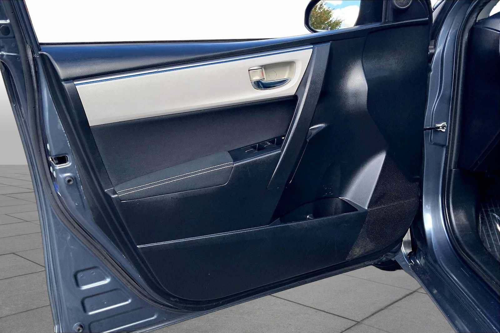 Used 2016 Toyota Corolla LE FWD image 18