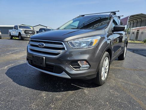 Used 2018 Ford Escape SE FWD image 2