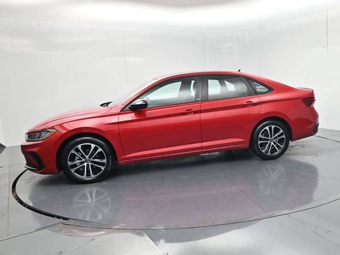 Used 2025 Volkswagen Jetta Sport FWD image 4