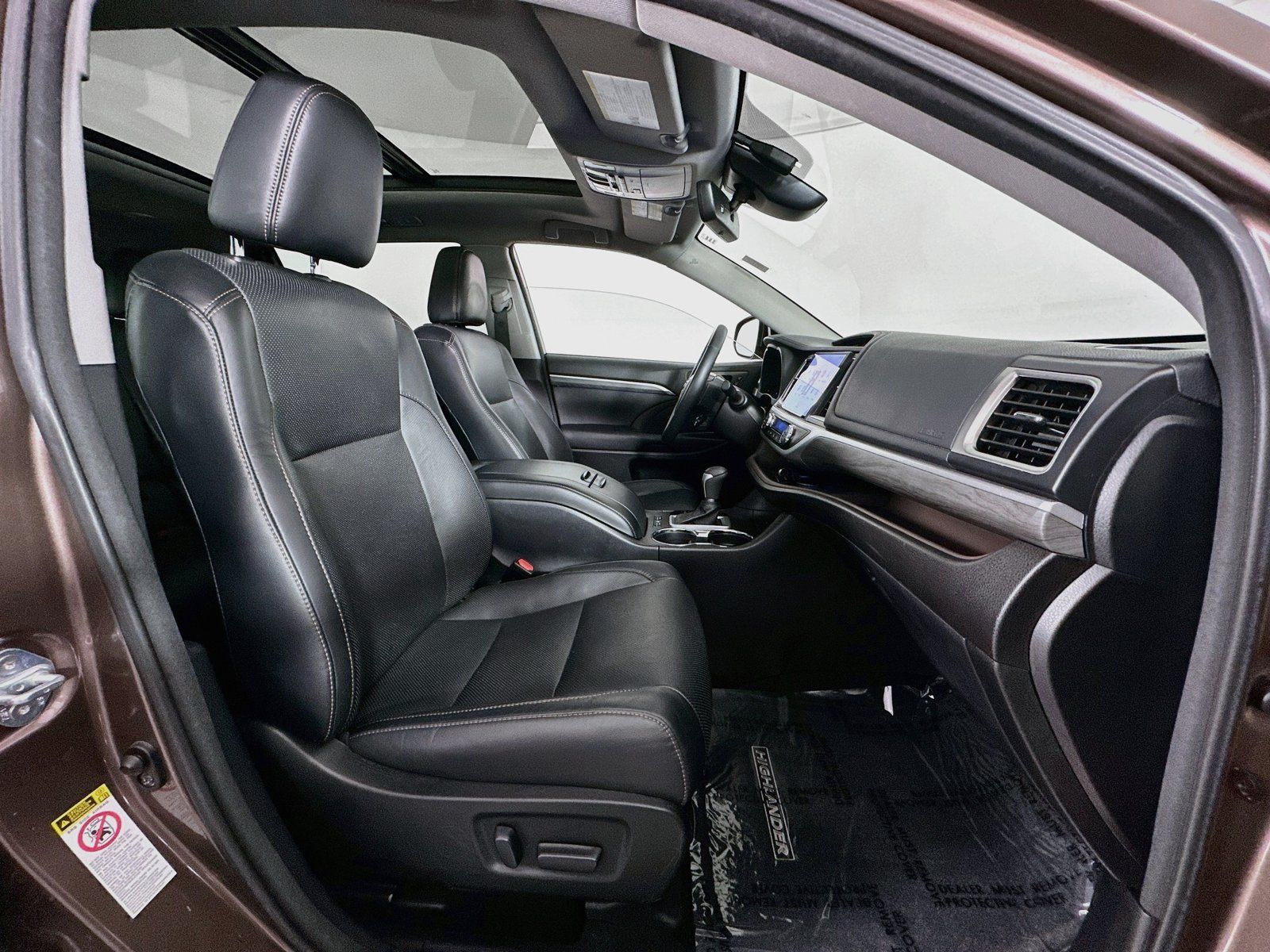 Used 2017 Toyota Highlander Limited Platinum FWD image 31