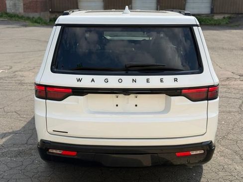 Used 2023 Jeep Wagoneer Series II AWD/4WD image 5