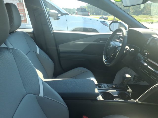 Used 2026 Toyota Camry SE w/ Convenience Package FWD image 8