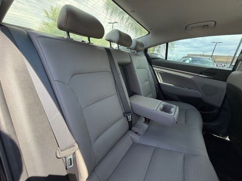 Used 2017 Hyundai Elantra Limited FWD image 18