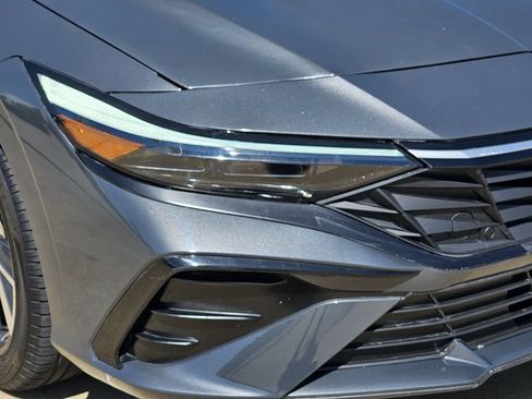Used 2025 Hyundai Elantra Limited FWD image 8