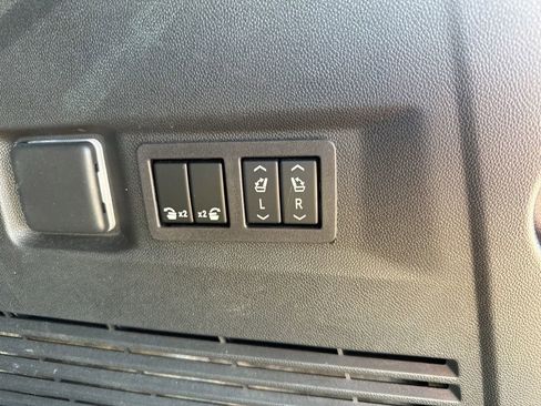 Used 2024 Chevrolet Tahoe Z71 w/ Luxury Package image 42