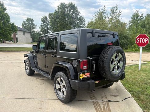 Used 2017 Jeep Wrangler Unlimited Sahara AWD/4WD image 7
