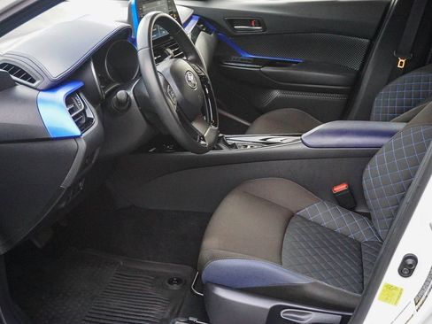 Used 2020 Toyota C-HR XLE image 18