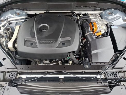 Certified 2024 Volvo XC60 T8 Ultimate w/ Protection Package Premier image 28