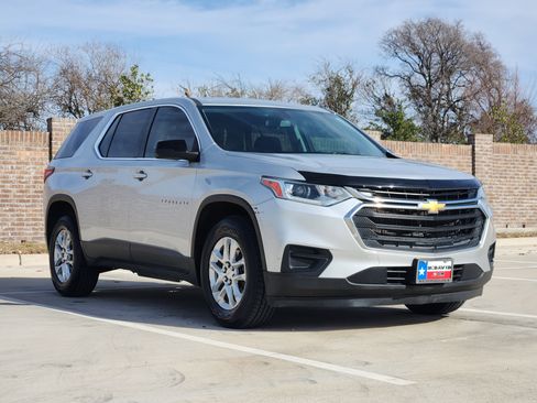 Used 2021 Chevrolet Traverse LS image 4