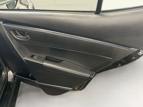 Used 2017 Toyota Corolla SE FWD image 30