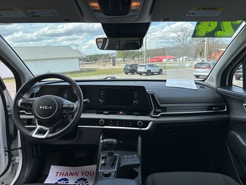 Used 2024 Kia Sportage LX image 9