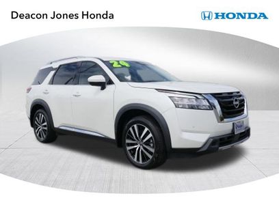 Used 2024 Nissan Pathfinder Platinum w/ Cargo Package