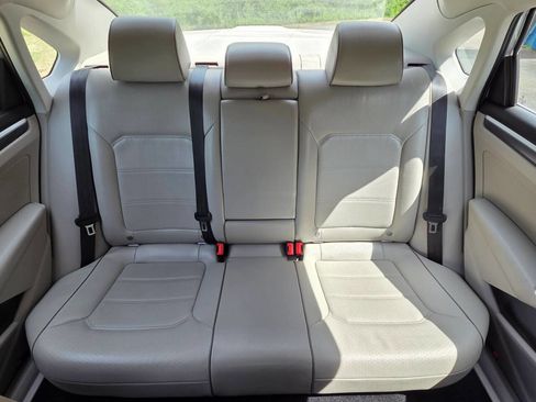 Used 2017 Volkswagen Passat 1.8T R-Line image 13