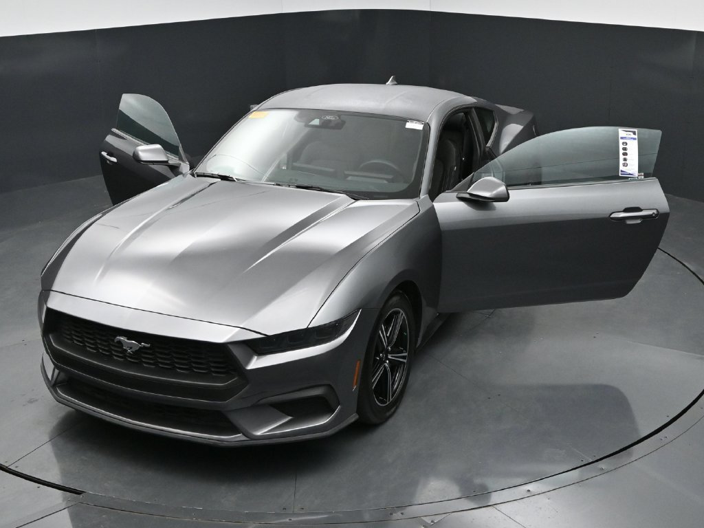 Used 2025 Ford Mustang Coupe RWD image 34