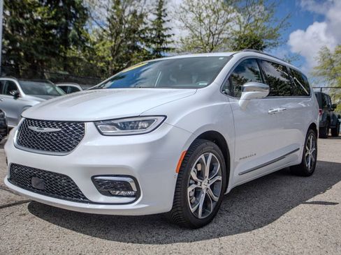 Used 2022 Chrysler Pacifica Pinnacle AWD/4WD image 3