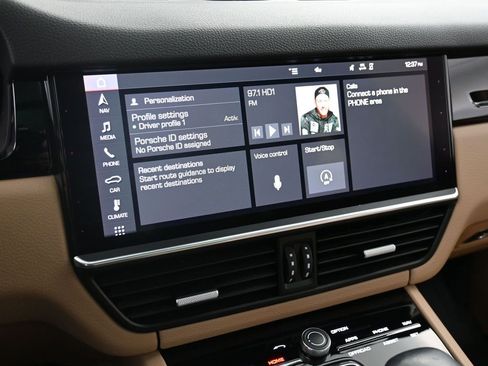 Certified 2021 Porsche Cayenne S image 21