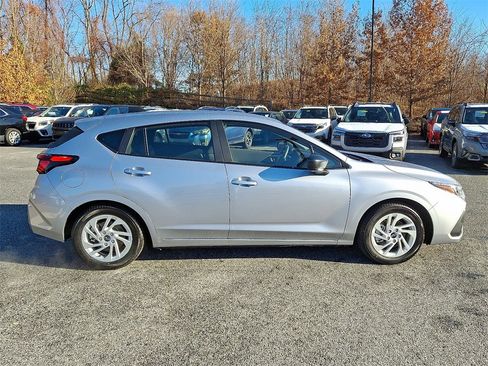 Certified 2025 Subaru Impreza 2.0i image 8