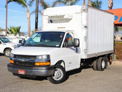 Used 2016 Chevrolet Express 4500 w/ Chrome Appearance Package RWD image 4