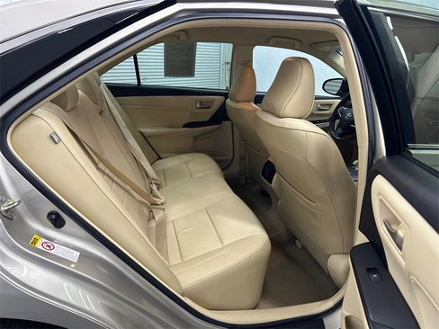 Used 2017 Toyota Camry XLE image 16