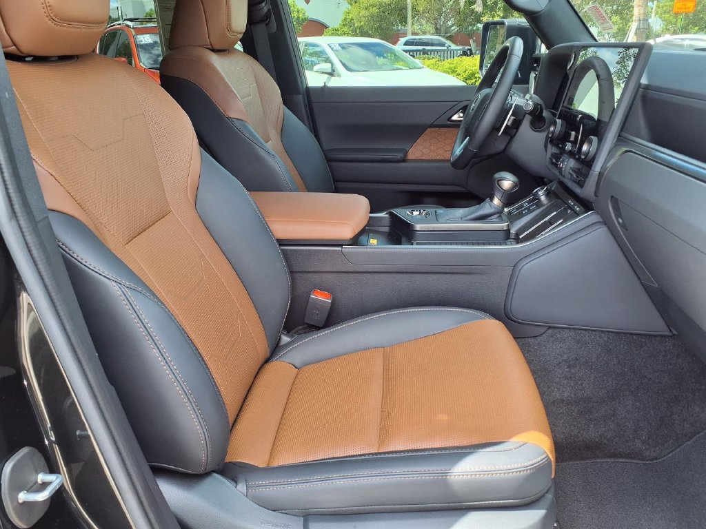 Used 2024 Lexus GX 550 w/ Cold Area Package AWD/4WD image 16