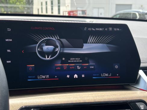 Certified 2025 BMW X1 xDrive28i w/ Technology Package image 32