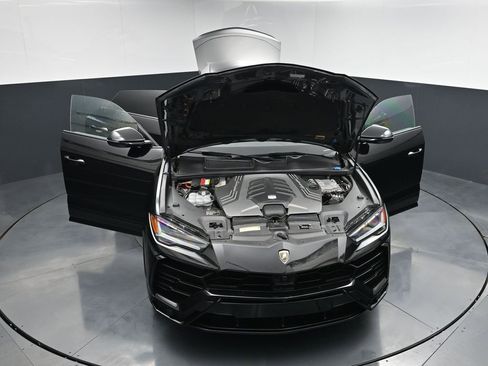 Used 2022 Lamborghini Urus AWD/4WD image 30