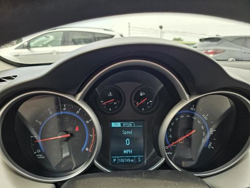 Used 2015 Chevrolet Cruze LS FWD image 10