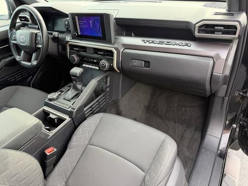 Certified 2025 Toyota Tacoma SR5 AWD/4WD image 18
