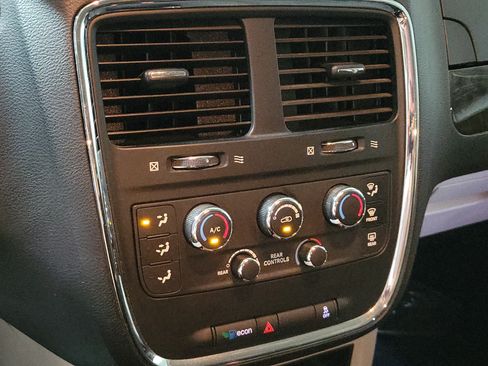 Used 2015 Dodge Grand Caravan SE w/ Quick Order Package 29E SE FWD image 29