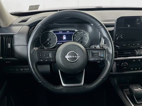 Used 2023 Nissan Pathfinder SL w/ Lighting Package (N92) FWD image 18