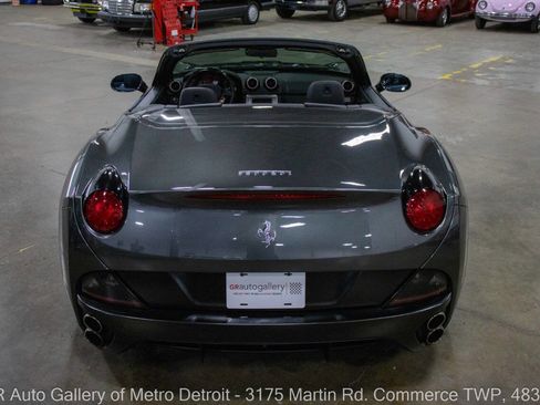 Used 2010 Ferrari California RWD image 6