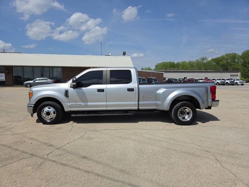 Used 2019 Ford F350 XL w/ STX Appearance Package RWD image 2