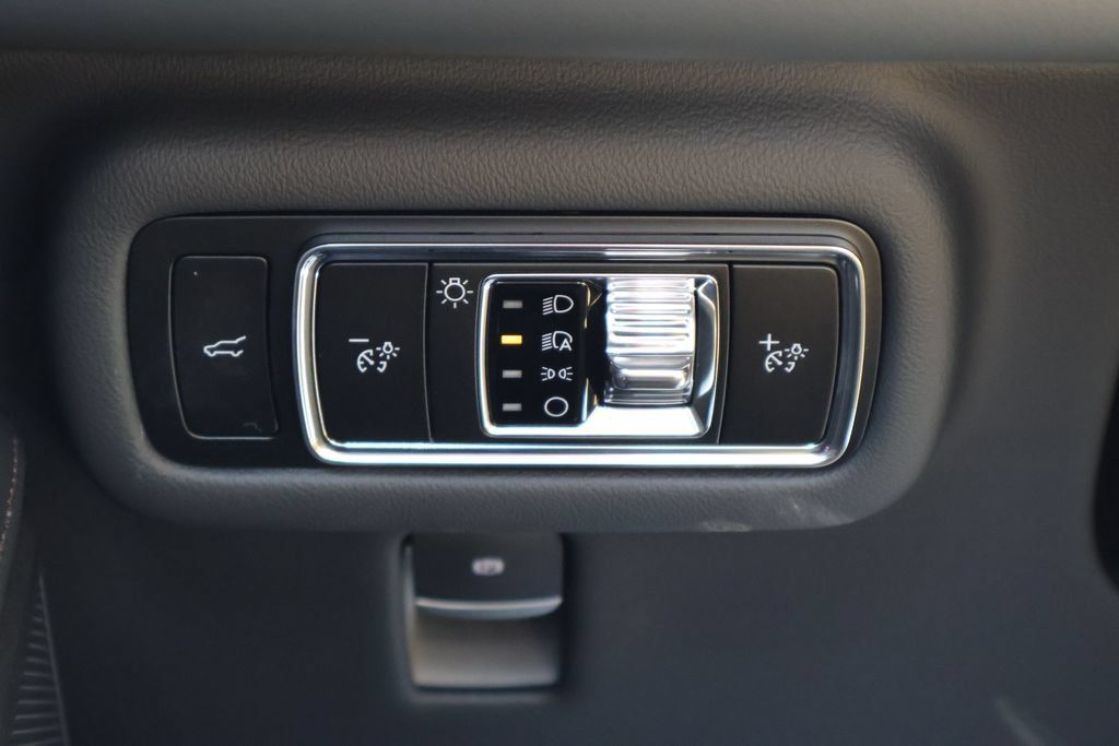 New 2026 Lincoln Nautilus Premier AWD/4WD image 13