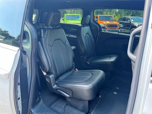 New 2026 Chrysler Pacifica Select image 34