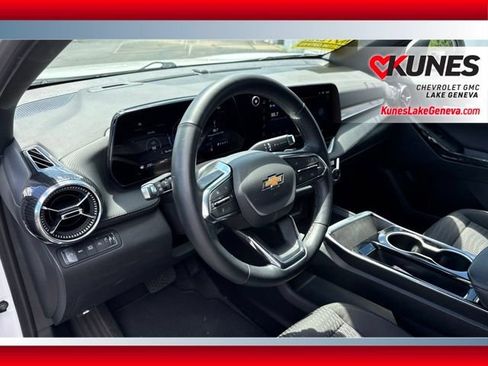 Used 2025 Chevrolet Equinox LT AWD/4WD image 13
