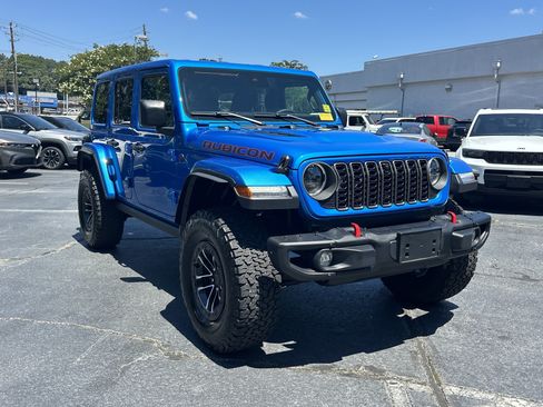 Used 2025 Jeep Wrangler Unlimited Rubicon AWD/4WD image 2