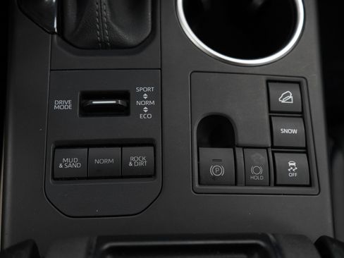 Used 2023 Toyota Highlander XLE AWD/4WD image 24