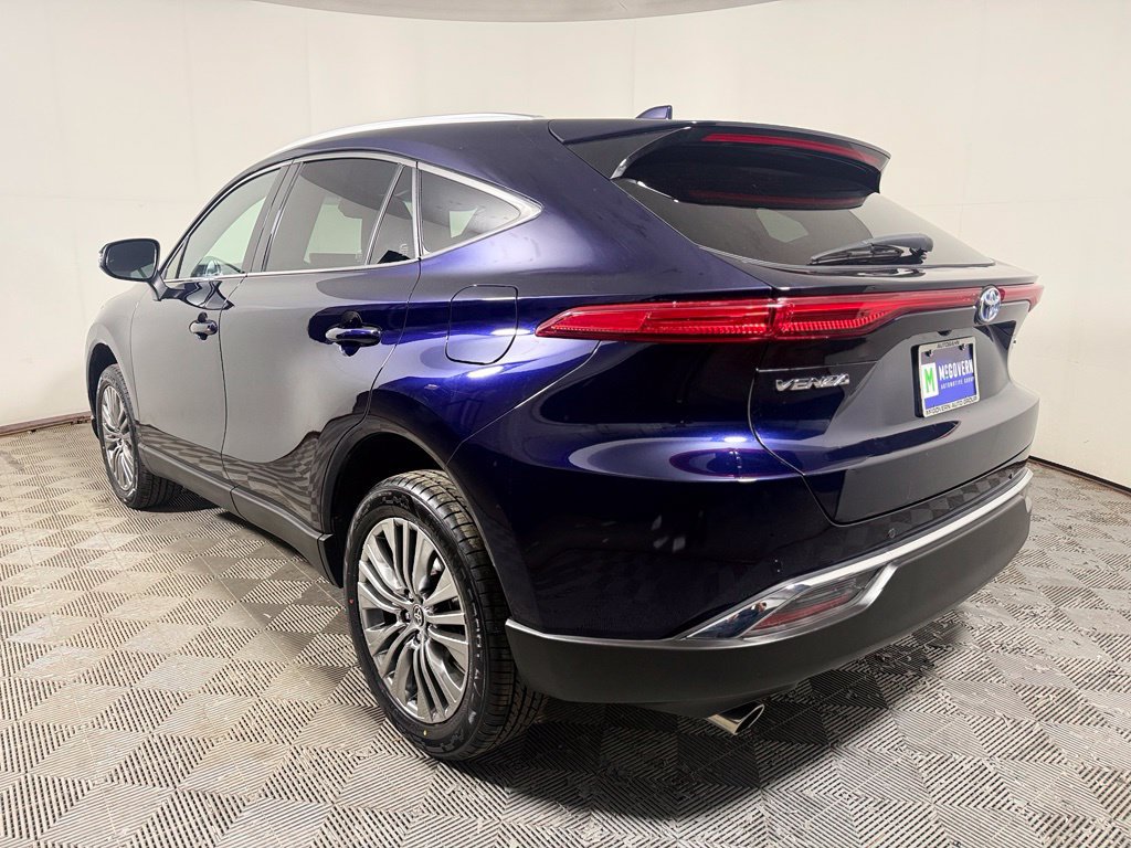 Used 2024 Toyota Venza XLE AWD/4WD image 4
