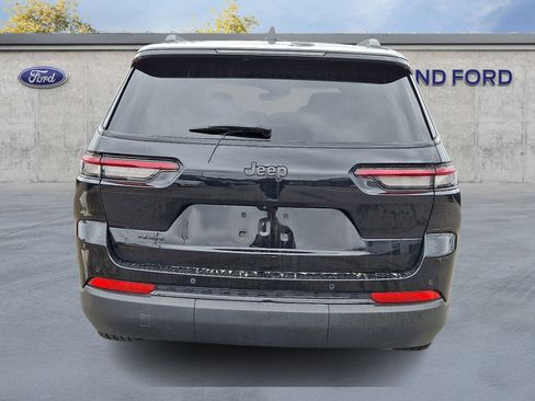 Used 2023 Jeep Grand Cherokee L Laredo image 5