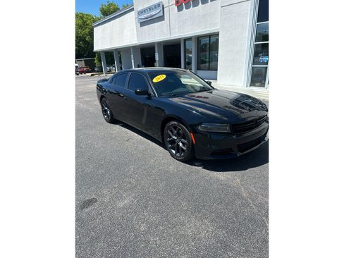Used 2023 Dodge Charger SXT w/ Blacktop Package RWD image 2