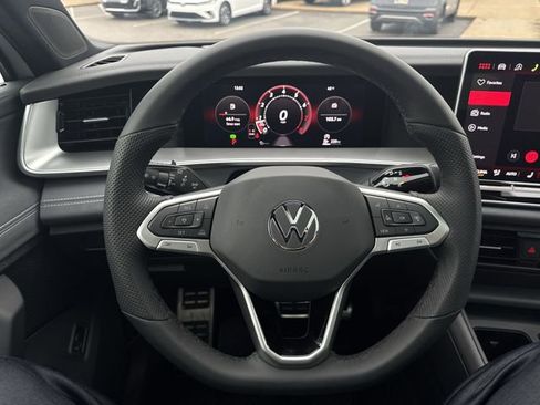 New 2026 Volkswagen Tiguan SE R-Line FWD image 18