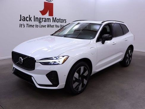 Used 2024 Volvo XC60 T8 Plus AWD/4WD image 2
