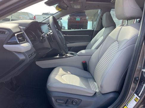 Used 2021 Toyota Camry SE w/ Audio Upgrade Package FWD image 17