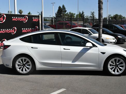 Used 2021 Tesla Model 3 Standard Range Plus RWD image 9